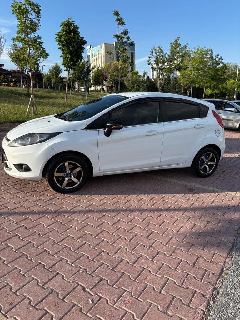 Sahibinden Temiz Düşük Km Fiesta - 4