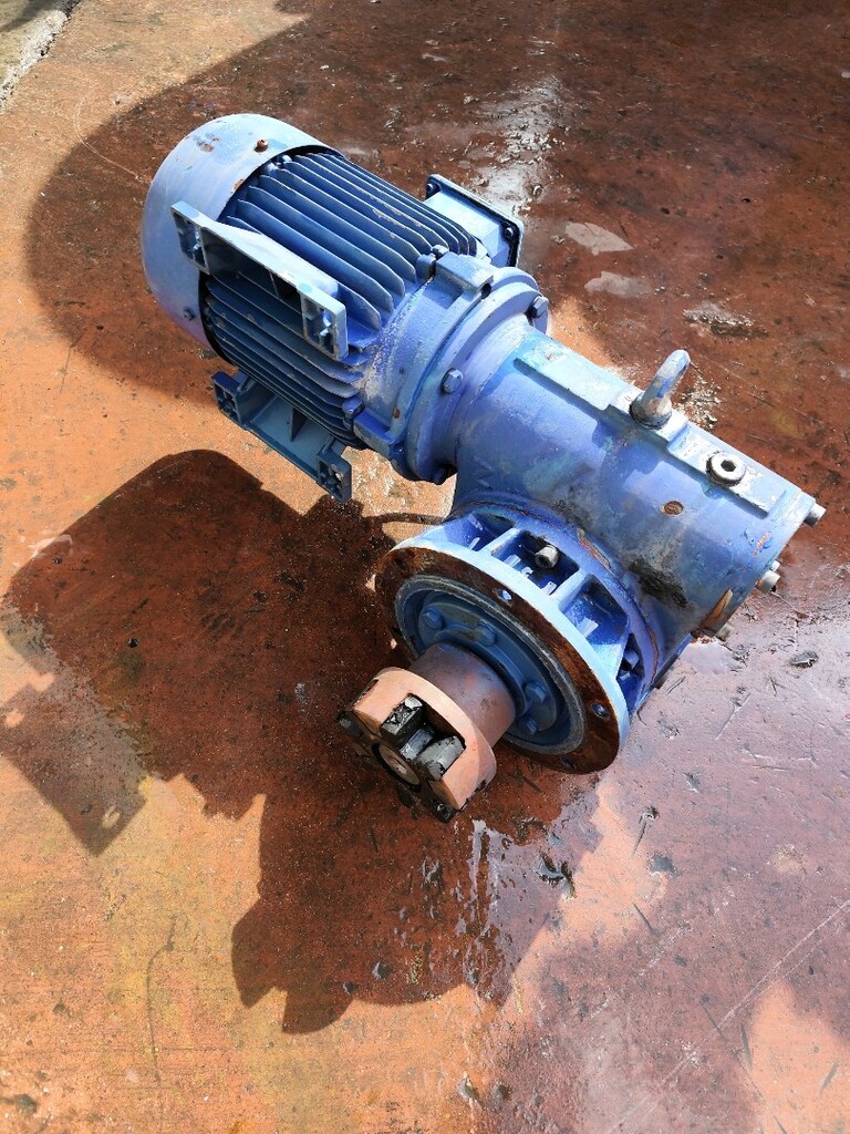 4 KW KVA 70 DEVİRLİ SANAYİ ELEKTRİKLİ REDÜKTÖRLÜ MOTOR - 4