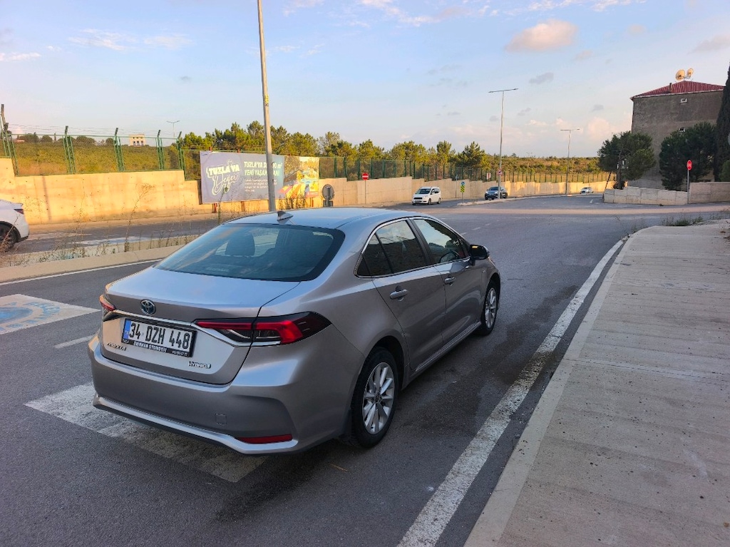Sahibinden Toyota Corolla 1.8 Hybrid Dream e-CVT 2020 Model - 5