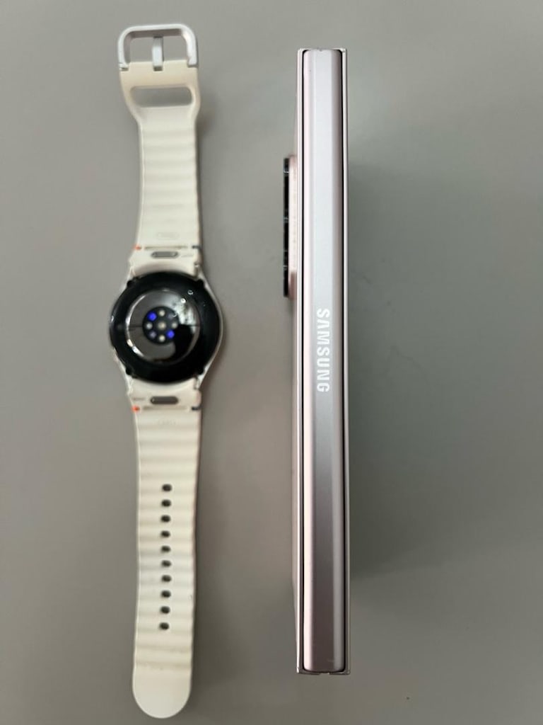 Samsung galaxy z flod 6 512 GB ve Watch 6 - 4