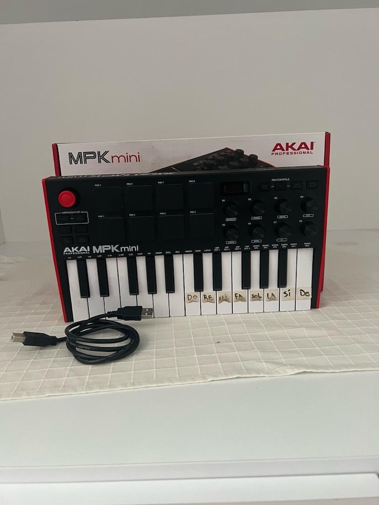 Akai MPK mini - 2