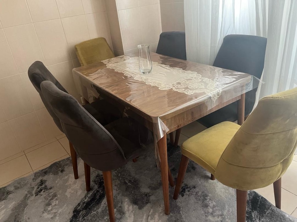 az kullanılmış yemek masası