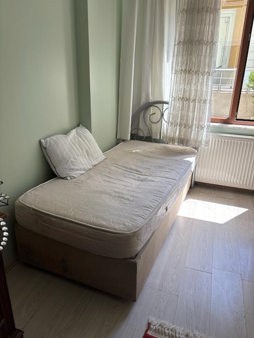 2 adet tek kişilik baza yataklı