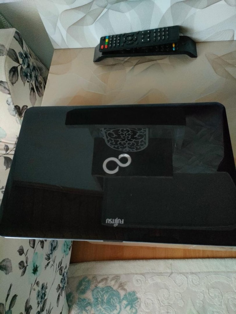 fujitsu laptop - 2