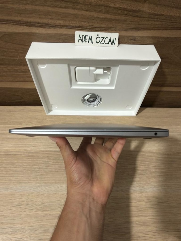 MacBook Air / M1 / 13 inç / 8 GB Ram / 256 GB Ssd - 8