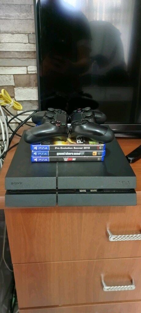 PS4 + 2 KOL + 3 OYUN - 6