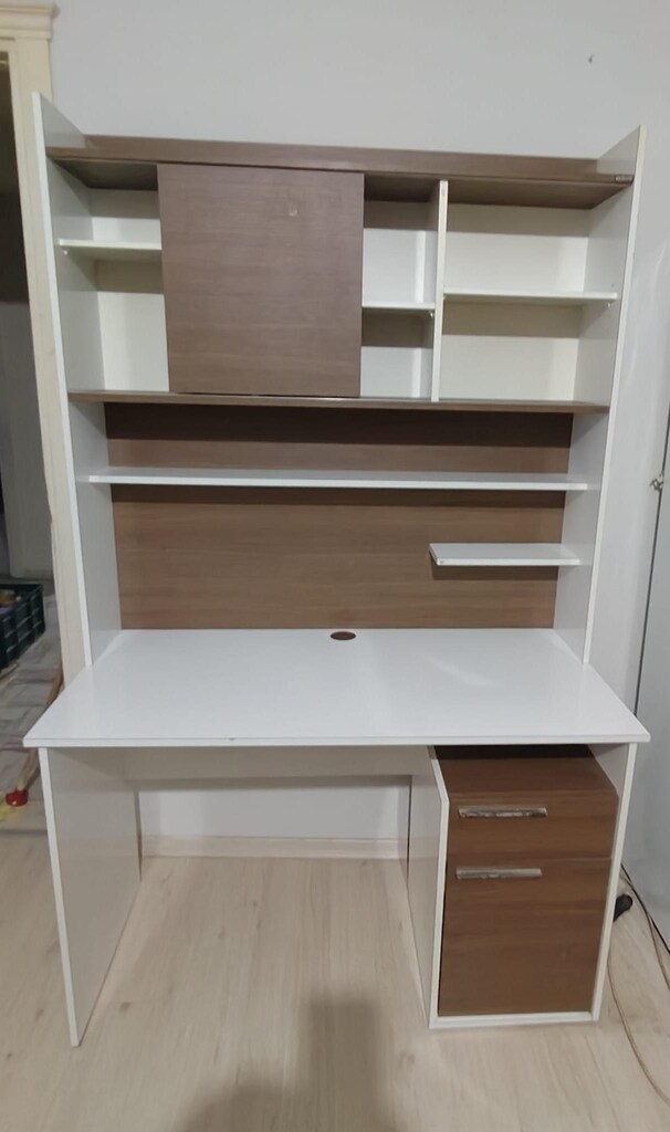 ADORE çalışma masası kitaplık