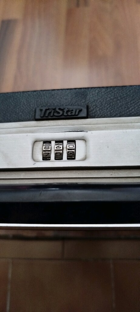 nostalji çanta kenarlar alüminyum köşeli 1982 senesine ait - 4