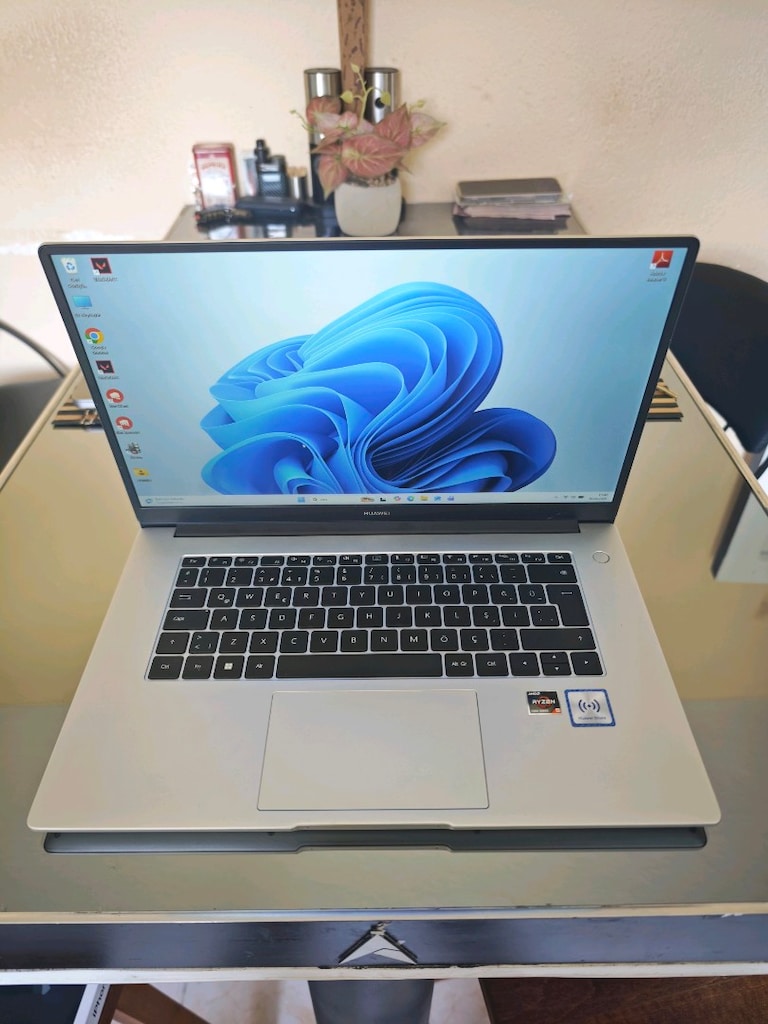 HUAWEI GOLD MATEBOOK – TEMİZ VE ŞIK TASARIM (Metal kasa) - 3