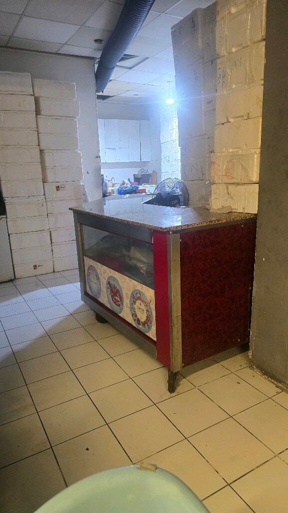 Granit mermer yüzeyli dolaplı tezgâh