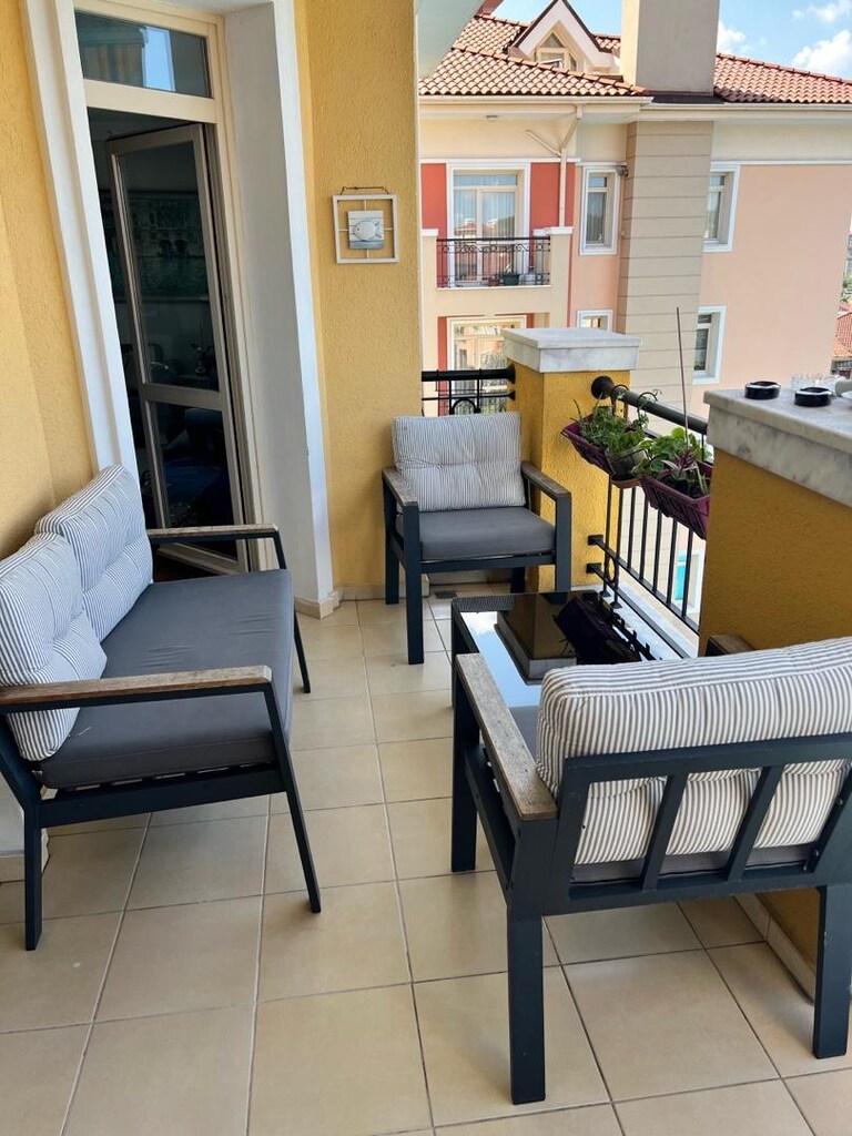 Balkon ve bahçe için harika metal oturma takımı. - 2