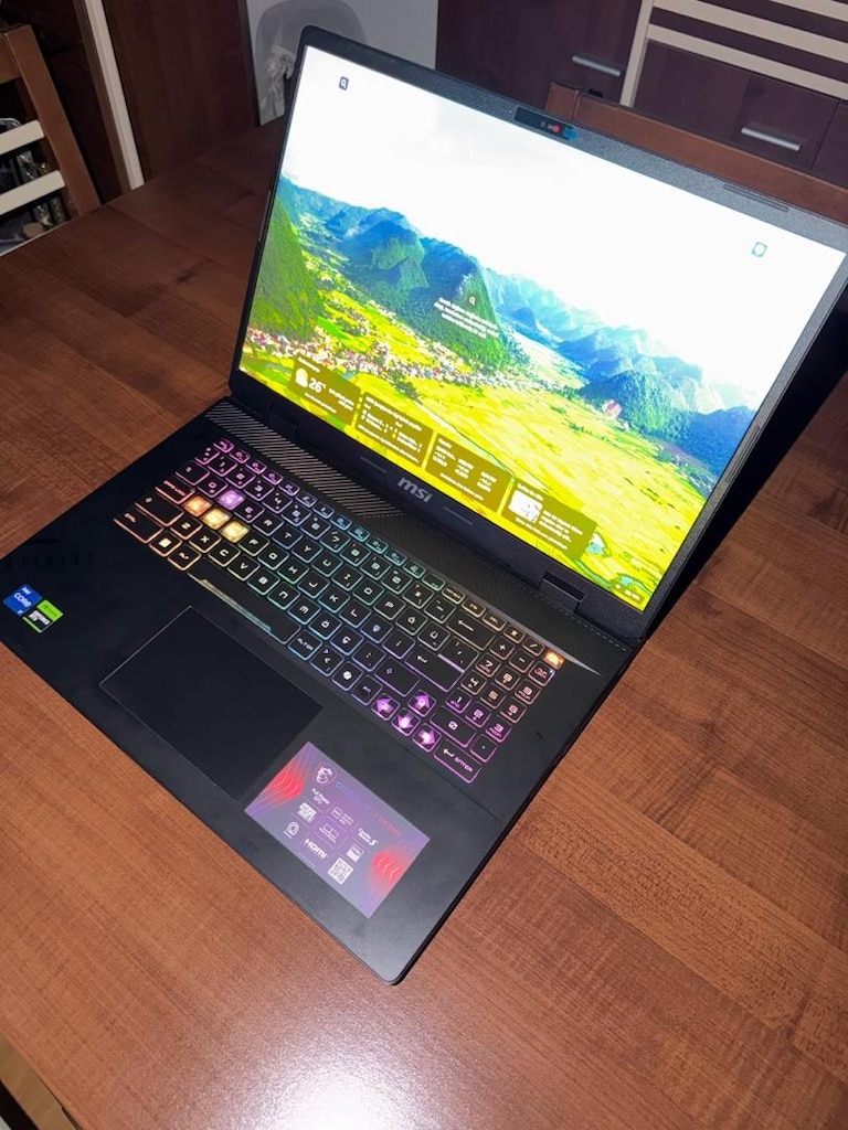 MSI Crosshair 17 | i7 14700HX | RTX 4060 | 32 GB RAM | 1 TB SSD - 4