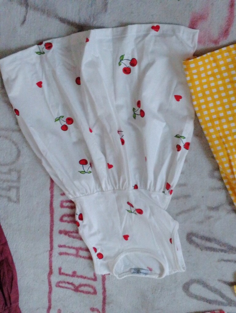 tanesi 200 tl elbiselerin pantolonun 150tl - 2