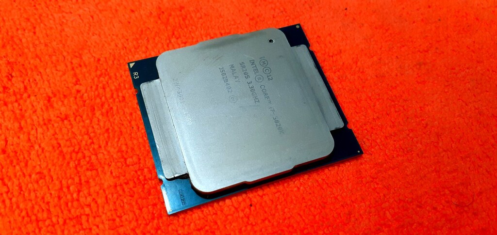 Intel Core i7-5820K 12 Çekirdekli 3.30 GHz İşlemci - 3