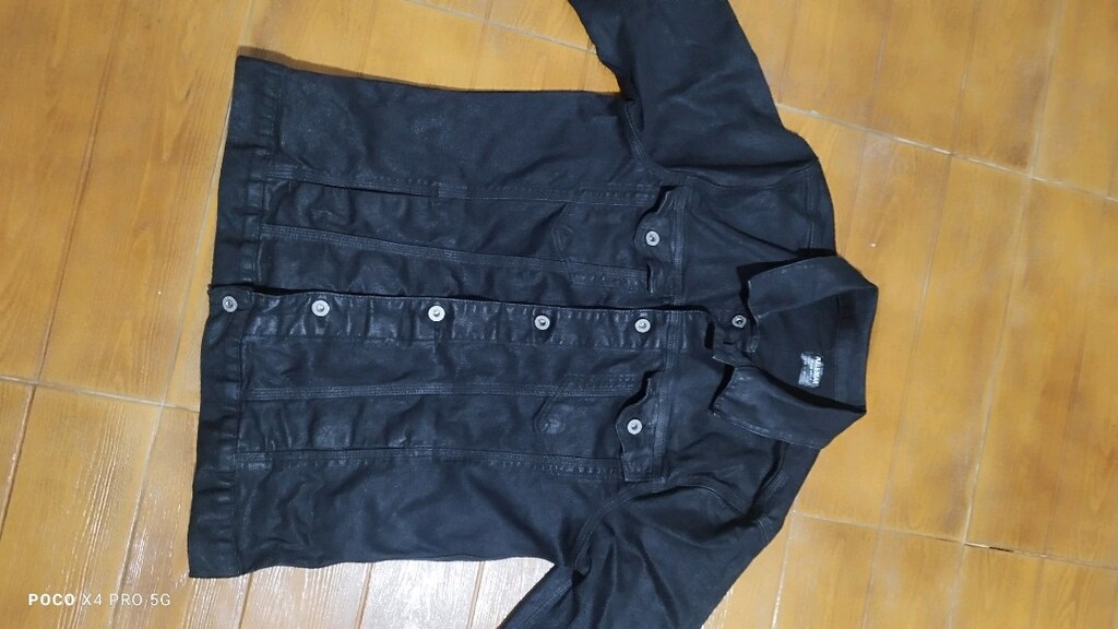 #Pull&Bear parlak rugan kot ceket mont.Mağazasında 2500 TLdir.