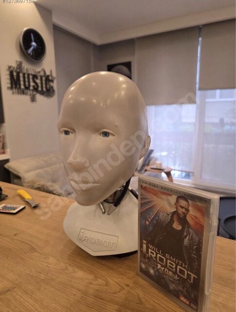 İ robot sonny life size büst