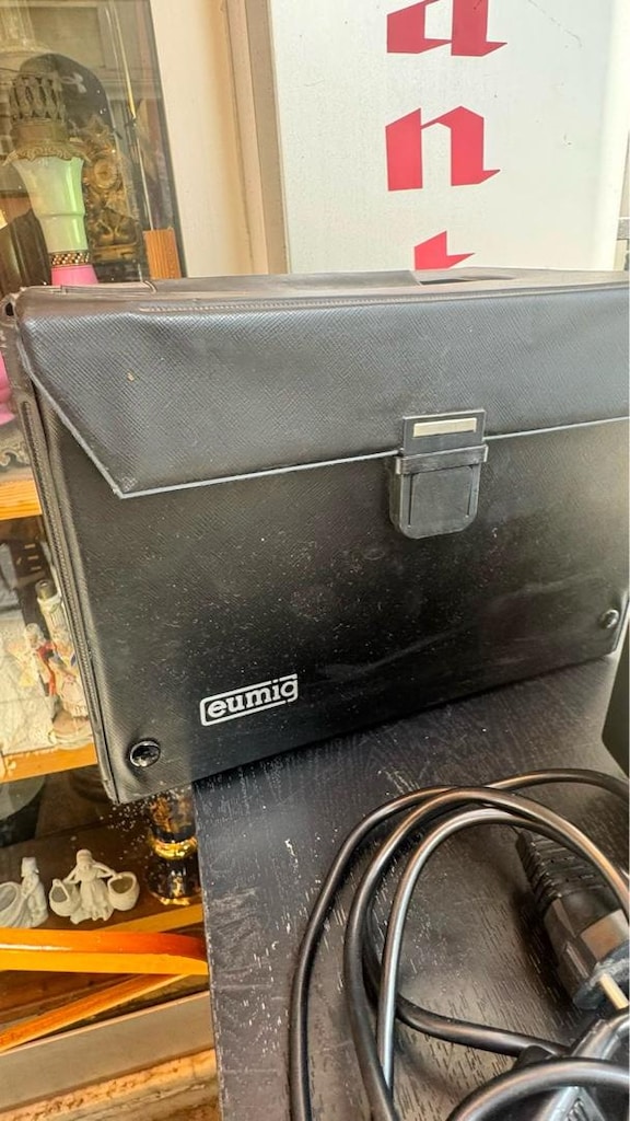 Eumig Mark 610D Film Makinesi Kutusu ve aparatı mevcut çalışıyor - 5