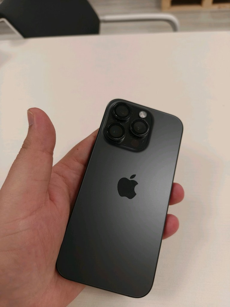 15 Pro 256 GB - 6