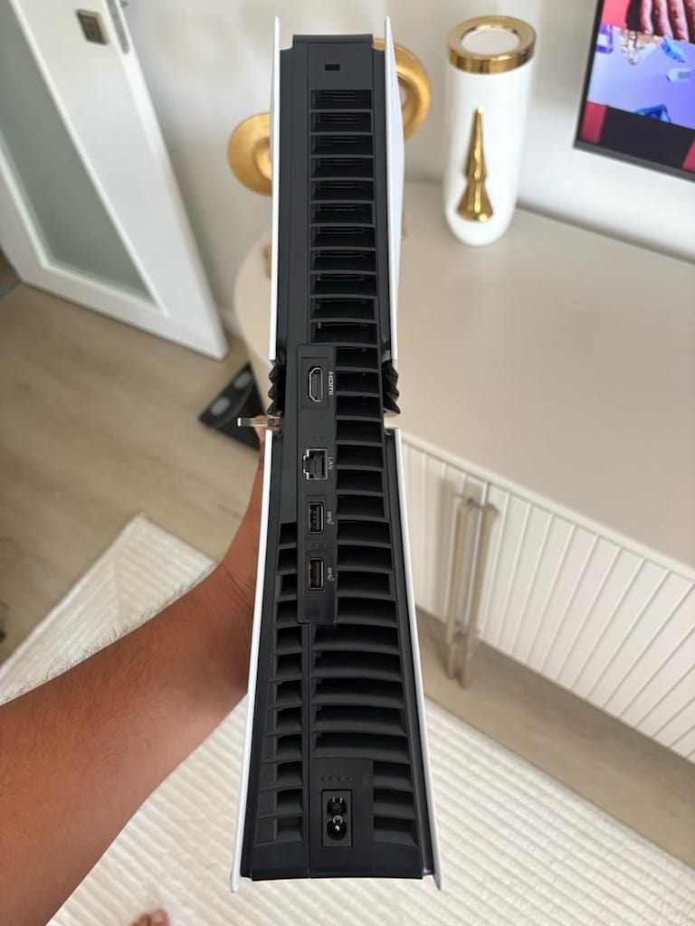 PLAYSTATİON 5 PRO - 4