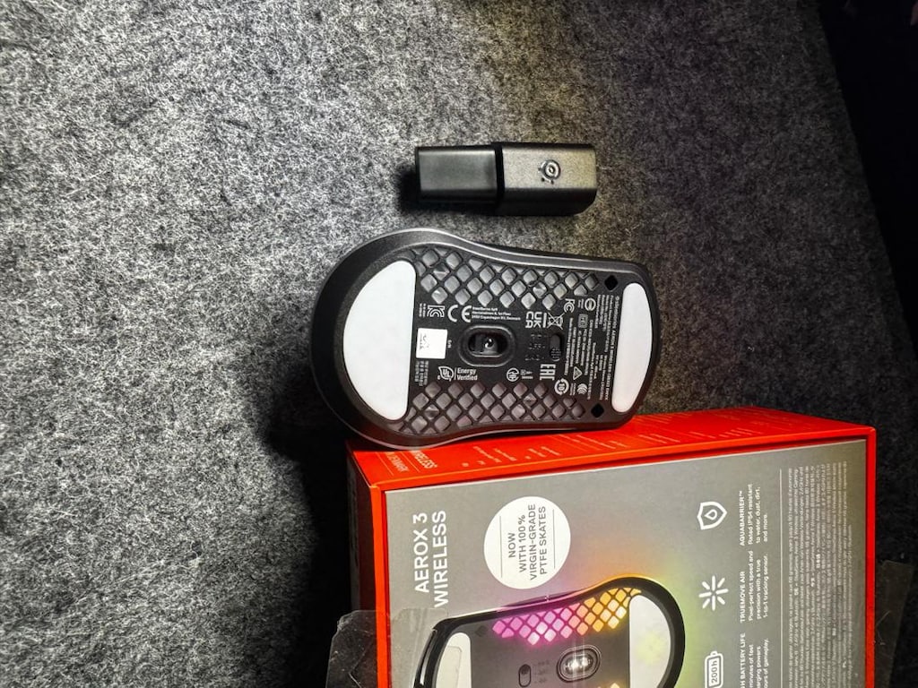 steelseries aerox 3 wireless gaming mouse - 4