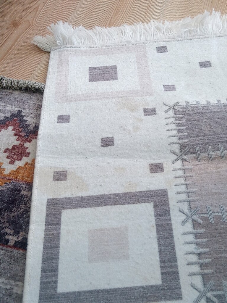 iki tane 6 metrekare halı ince yıkanabilir 3 tane de2metre kare yolluk - 4