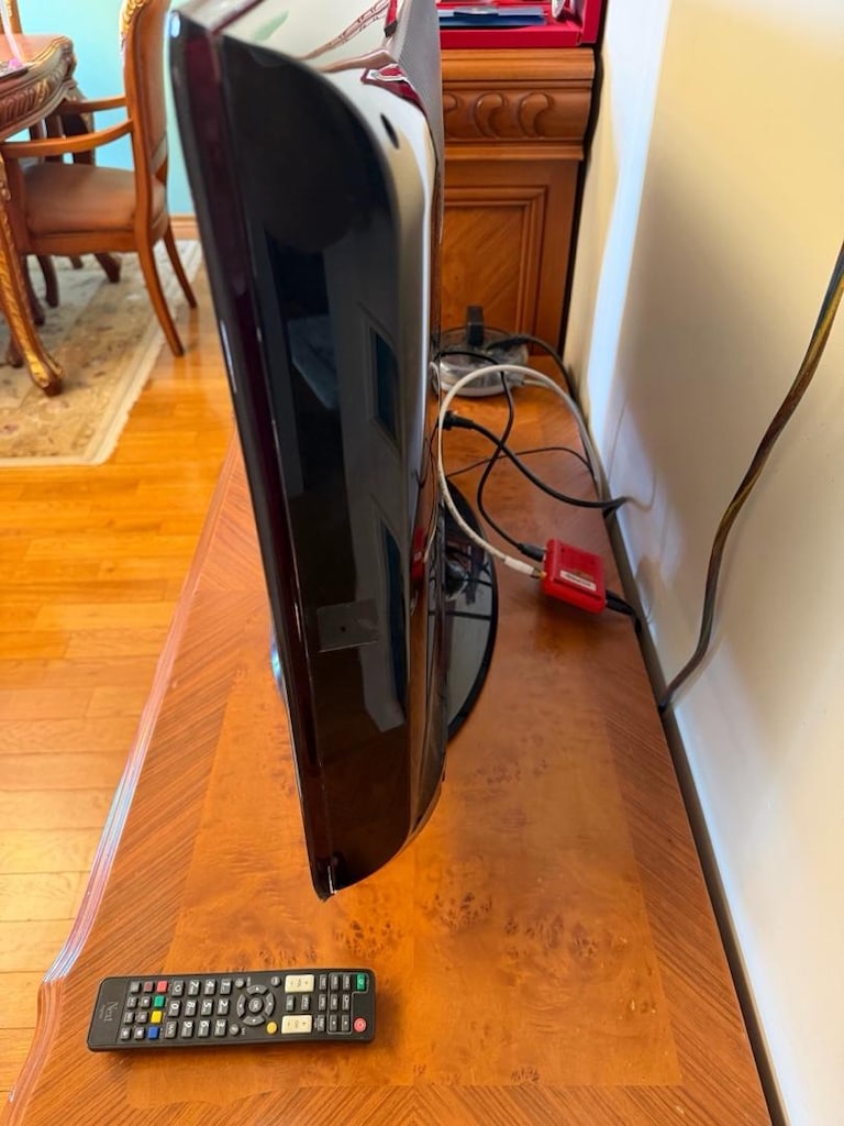 Samsung 82 ekran full hd tv - 3