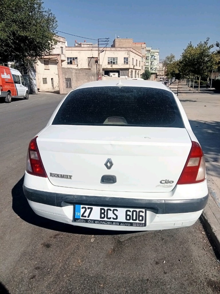 Renault Clio 2 sedan - 2