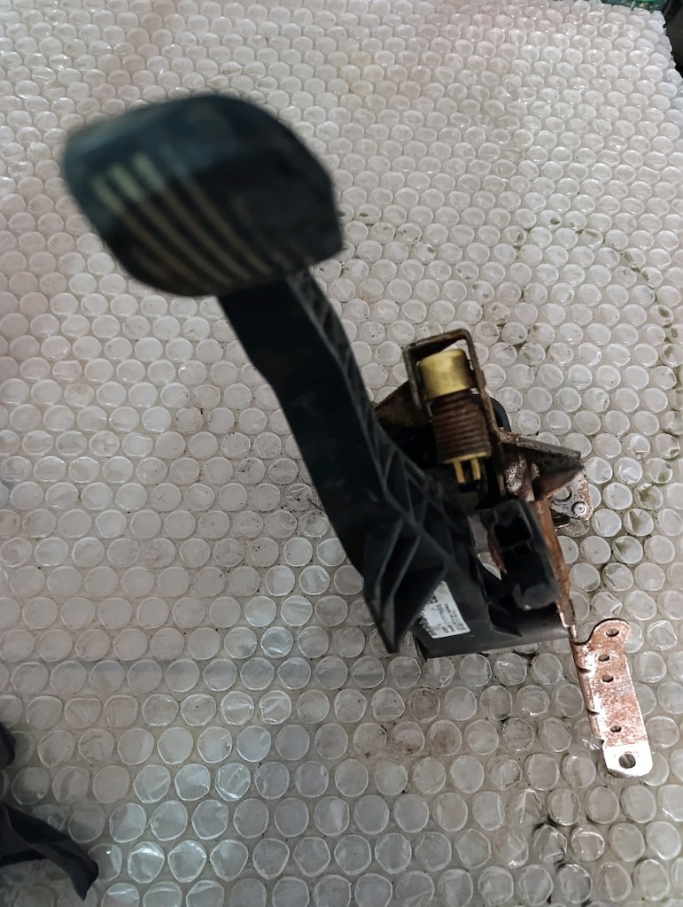 FORD FOKUS 3-3.5 (1.6 dizel) DEBRİYAJ PEDALI - 4
