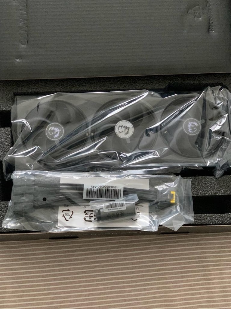 MSI /ASUS GeForce RTX 5090 KUTU + Soğutma sistemi + Aksesuar (GPU YOK) - 8