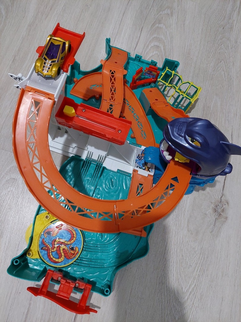 Hot wheels köpek balığı oyuncak seti - 7