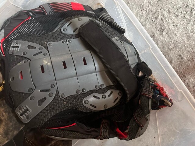 badi armor akarbis