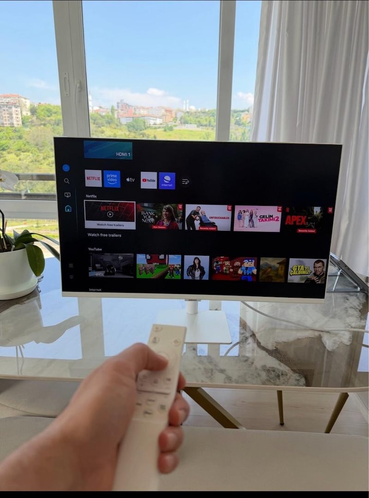 Samsung M5 32 İnç Beyaz Smart Monitör – Az Kullanılmış - 3