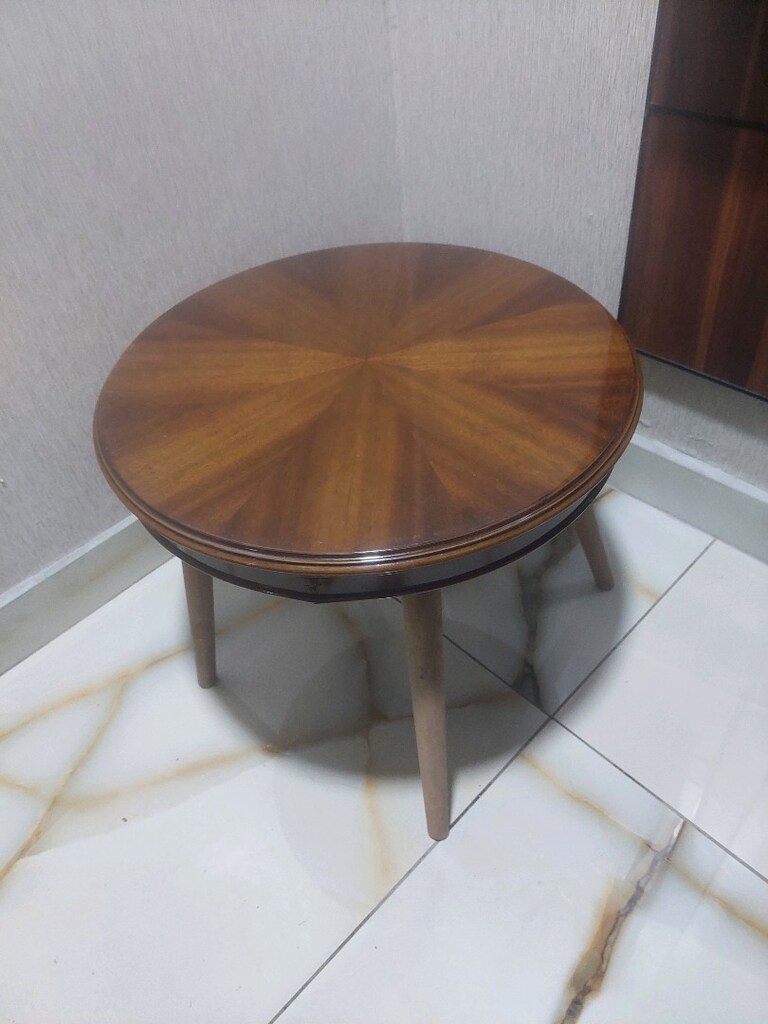 Fiskos sehpa. Çap 50 cm. Yerden yüksekliği 43 cm. Diğeri hediye. - 2