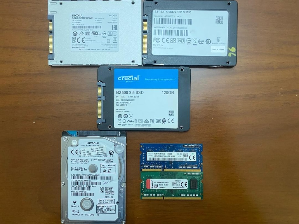 3 SSD/ 320 GB HDD/ 4+4 GB RAM/LAPTOP