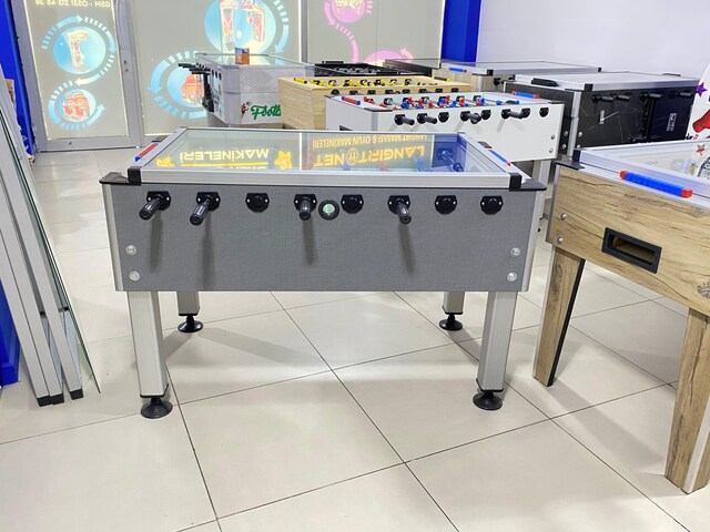 EV VE OFİS TİPİ METAL AYAKLI CAMLI LANGIRT MASASI