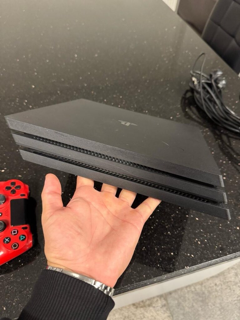 PS 4 PRO TEMİZ AÇILMAMIŞ CİHAZ - 4