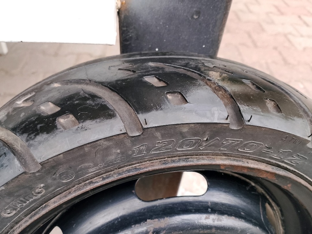 ELEKTRİKLİ ÜÇ TEKERLEKLİ SCOOTER/MOTORSİKLET CANTI LASTİĞİ 120/70/12 - 2