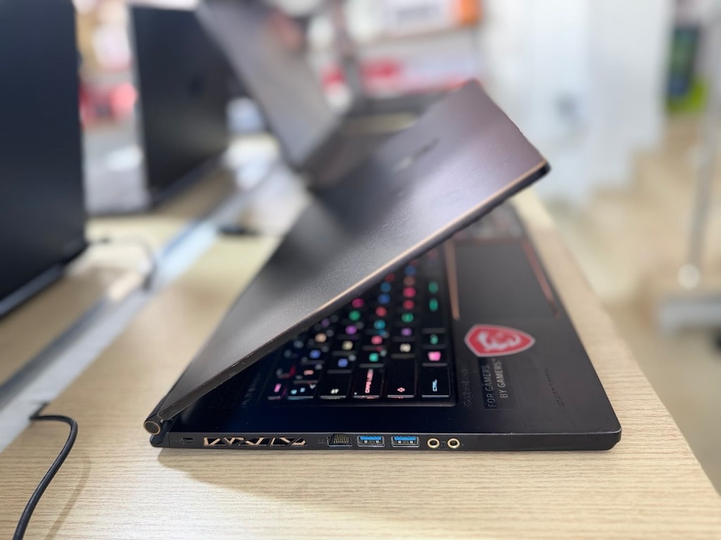 MSİ İ7 9750H İŞLEMCİ | 2060 6GB E.KART | 16GB RAM | 256GB SSD - 4
