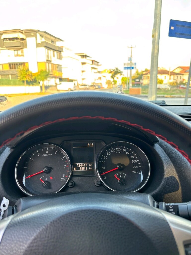 Siyah Nissan Otomobil - 2