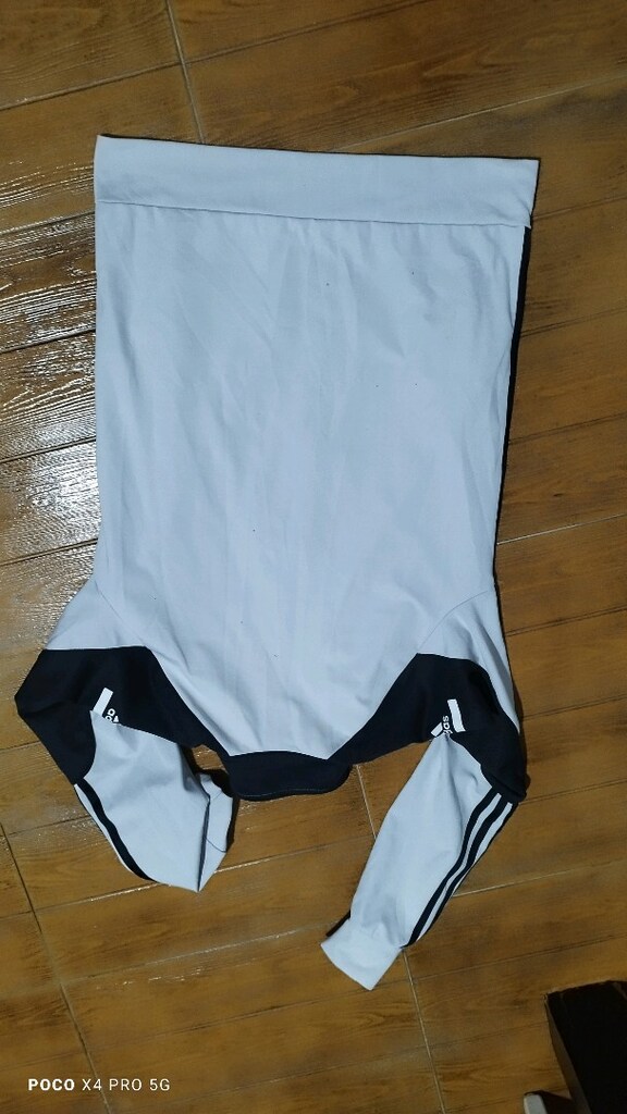#Erkek sweat mont #Adidas likralı..Önde leke ve arkasında nokta kusur - 3