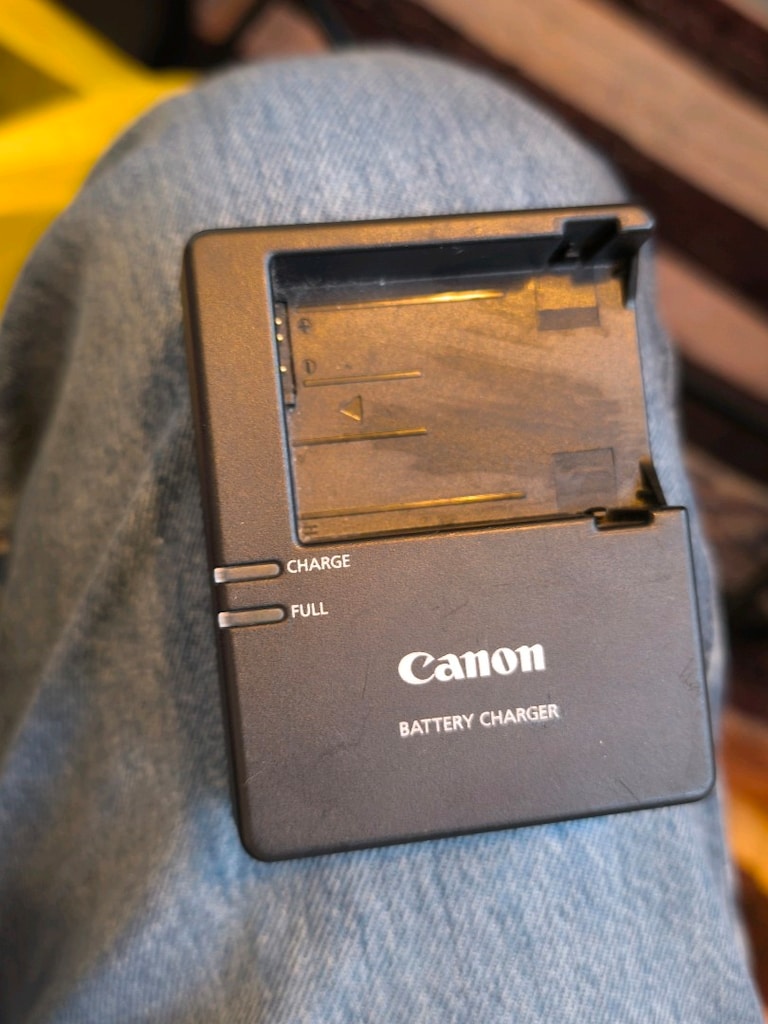 Canon şarj aleti