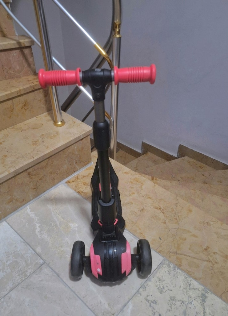 Temiz Kullanılmış 3 Tekerlekli Çocuk Scooter - 2