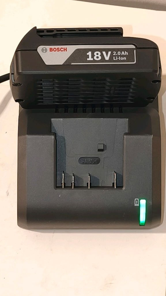 ORİJİNAL BOSCH 18 VOLT ŞARJ ALETİ VE 2 AMPER GÜÇLÜ BATARYASI - 3