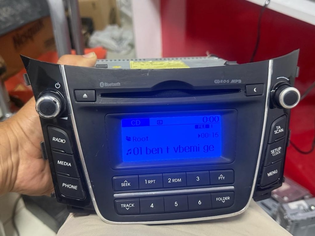 İ 30 Teyp Orjinal Bluetooth Cd Özellikli Temiz Cd De Çalışıyor Hyundai - 7