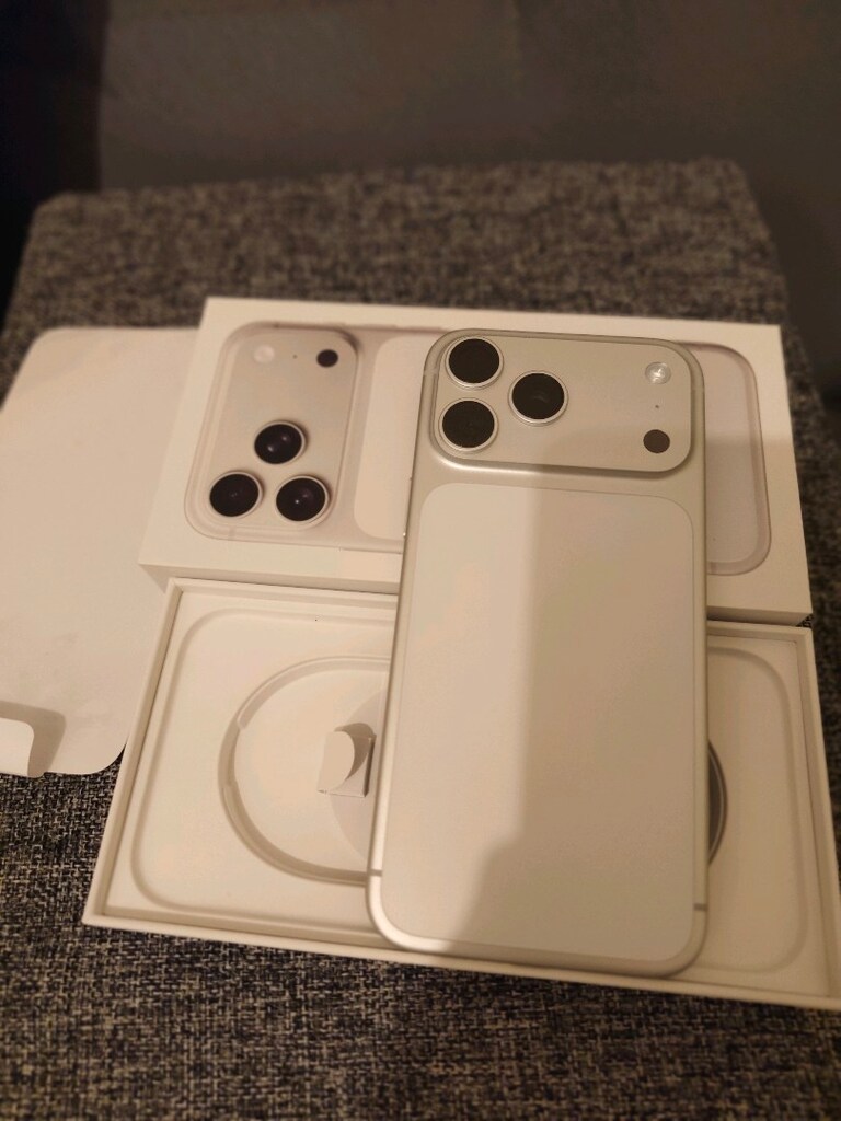 Apple iPhone 17 Pro Max 512 GB Gümüs - 2