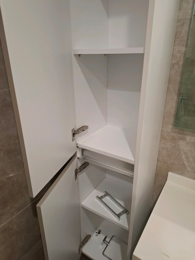 İki banyo dolap takımı ve mutfak dolabı set - 2