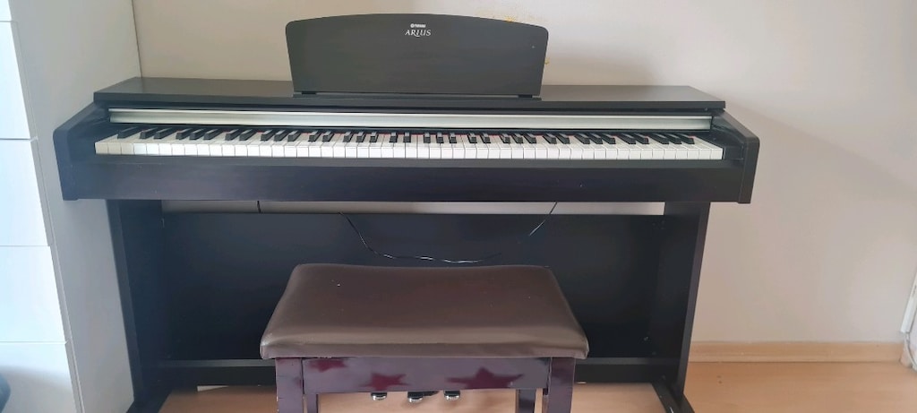 YAMAHA ARIUS 141 DIGITAL PIANO