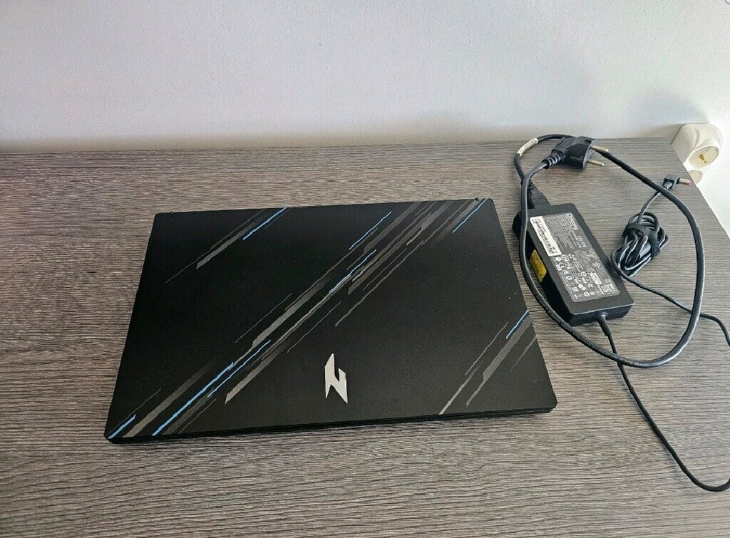ACER NİTRO V15 - Mükemmel durumda - 2