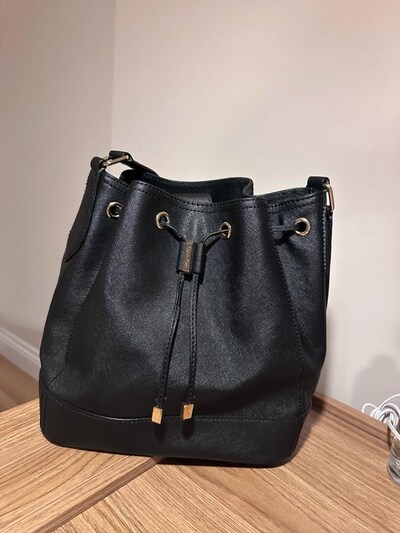 Calvin Klein siyah deri omuz çantası