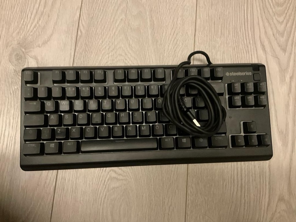 SteelSeries Apex 3 TKL RGB Oyuncu Klavyesi – Temiz, 1 Ayak Kırık - 3